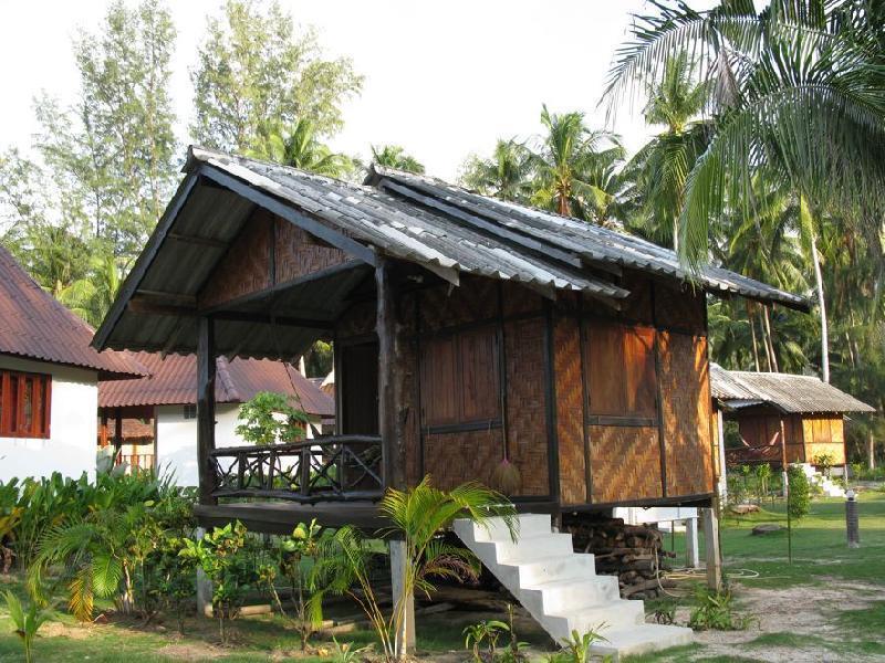 Malibu Beach Bungalows Chaloklum Exterior photo